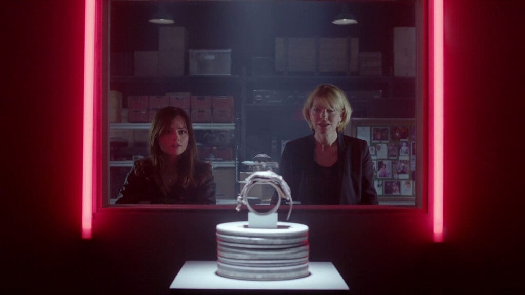 Clara and Kate look at the Vortex Manipulator
